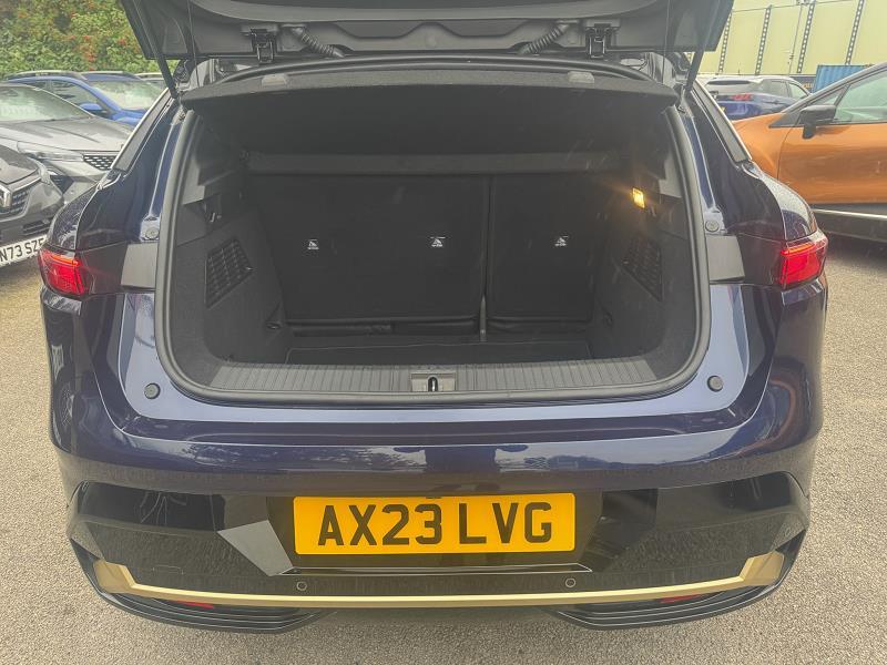 2023 23 Renault Megane E-tech Ev60 160kw Iconic 60kwh Optimum Charge 5dr Auto Electric Automatic In Blue+black Roof