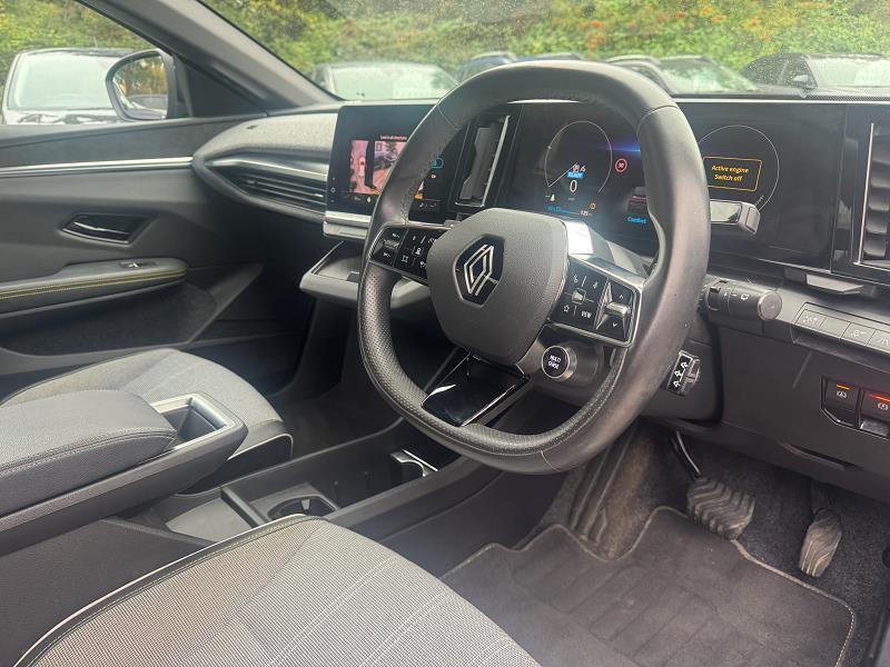 2023 23 Renault Megane E-tech Ev60 160kw Iconic 60kwh Optimum Charge 5dr Auto Electric Automatic In Blue+black Roof