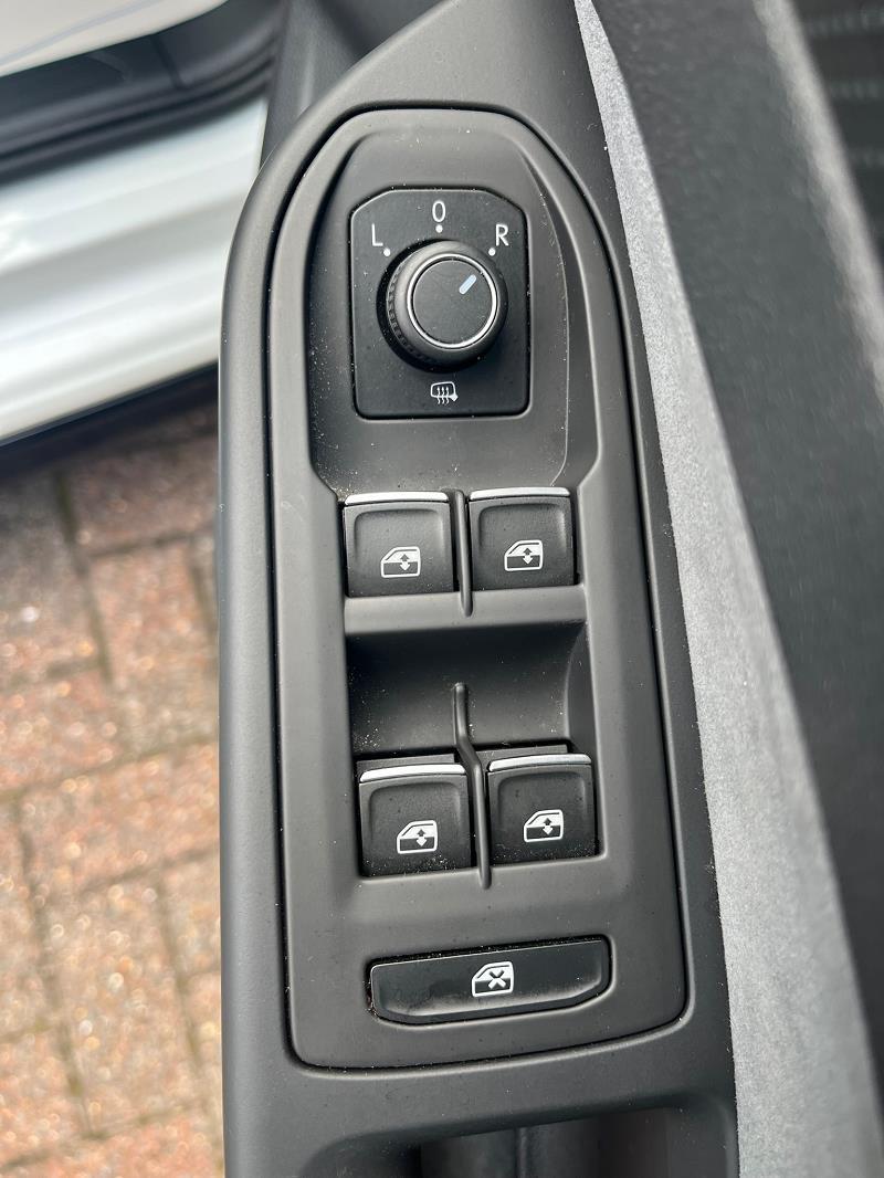 2022 72 Volkswagen Golf 1.5 Etsi 150 R-line 5dr Dsg Hybrid Electric Automatic In White
