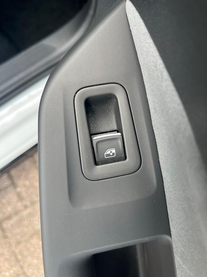 2022 72 Volkswagen Golf 1.5 Etsi 150 R-line 5dr Dsg Hybrid Electric Automatic In White