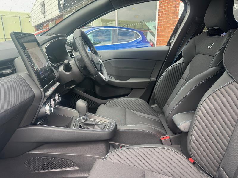 2025 25 Renault Clio 1.6 E-tech Full Hybrid 145 Esprit Alpine 5dr Auto Hybrid Petrol Automatic In Diamond Black