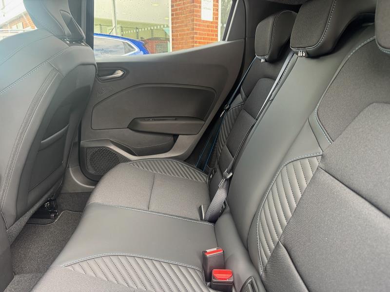 2025 25 Renault Clio 1.6 E-tech Full Hybrid 145 Esprit Alpine 5dr Auto Hybrid Petrol Automatic In Diamond Black
