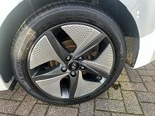 2022 71 Hyundai Ioniq 1.6 Gdi Hybrid Premium Se 5dr Dct  Manual In Polar White