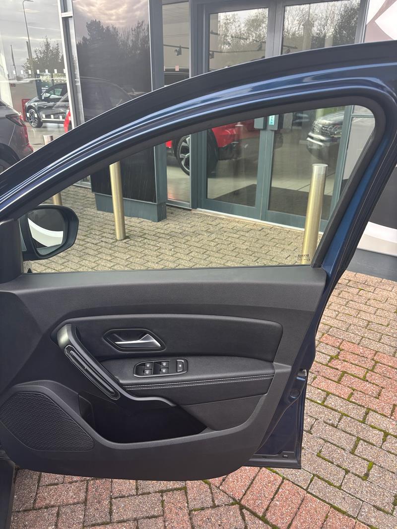 2019 19 Dacia Duster 1.6 Sce Prestige 5dr Petrol Manual In Cosmos Blue