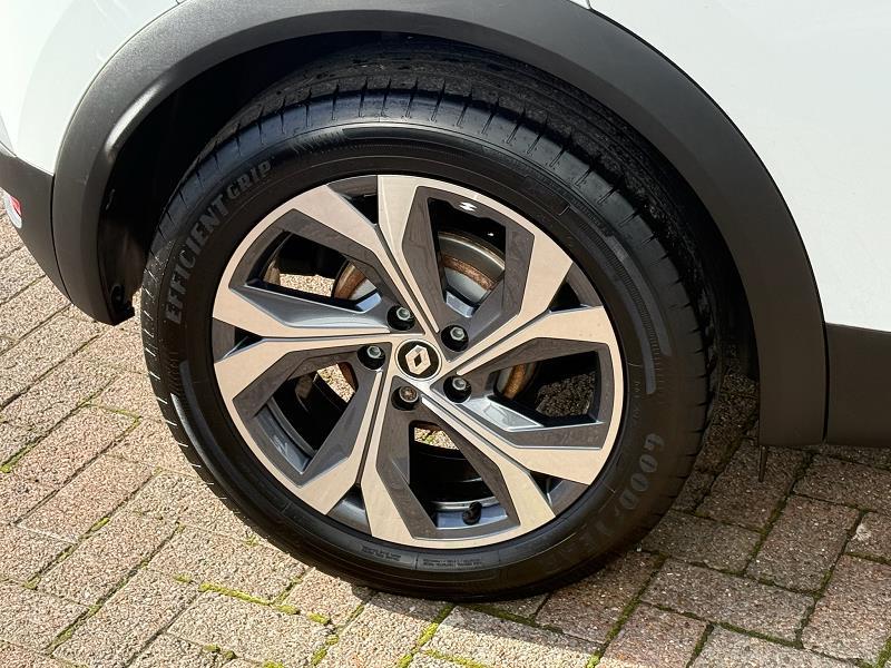 2022 22 Renault Captur 1.3 Tce 140 R.s. Line 5dr Edc Petrol Automatic In White With Black Roof