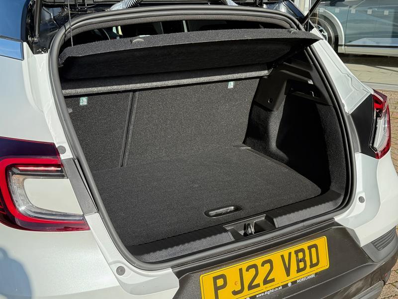 2022 22 Renault Captur 1.3 Tce 140 R.s. Line 5dr Edc Petrol Automatic In White With Black Roof