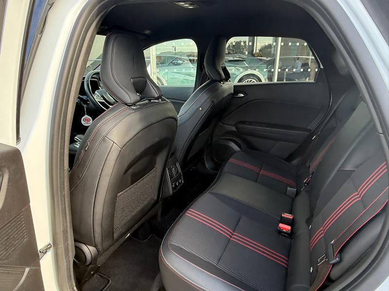2022 22 Renault Captur 1.3 Tce 140 R.s. Line 5dr Edc Petrol Automatic In White With Black Roof