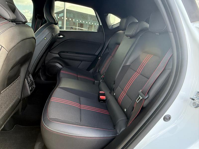 2022 22 Renault Captur 1.3 Tce 140 R.s. Line 5dr Edc Petrol Automatic In White With Black Roof