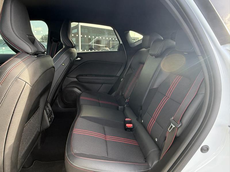 2022 22 Renault Captur 1.3 Tce 140 R.s. Line 5dr Edc Petrol Automatic In White With Black Roof