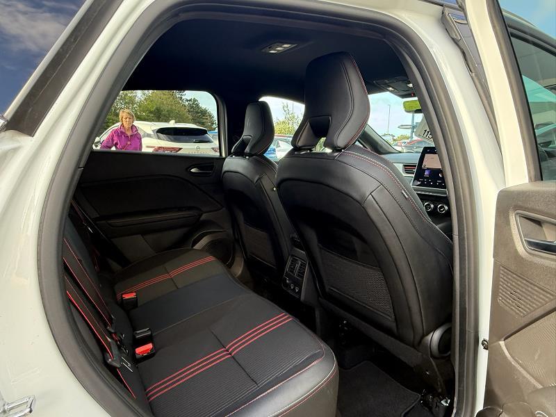 2022 22 Renault Captur 1.3 Tce 140 R.s. Line 5dr Edc Petrol Automatic In White With Black Roof