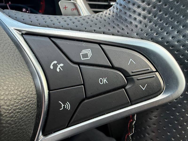 2022 22 Renault Captur 1.3 Tce 140 R.s. Line 5dr Edc Petrol Automatic In White With Black Roof