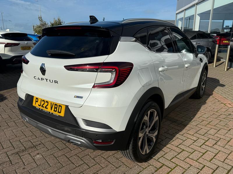 2022 22 Renault Captur 1.3 Tce 140 R.s. Line 5dr Edc Petrol Automatic In White With Black Roof