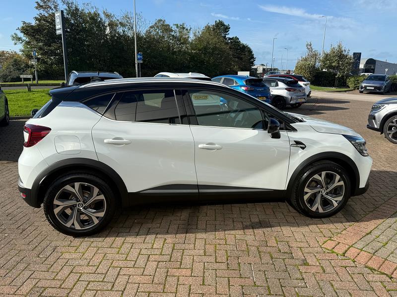 2022 22 Renault Captur 1.3 Tce 140 R.s. Line 5dr Edc Petrol Automatic In White With Black Roof