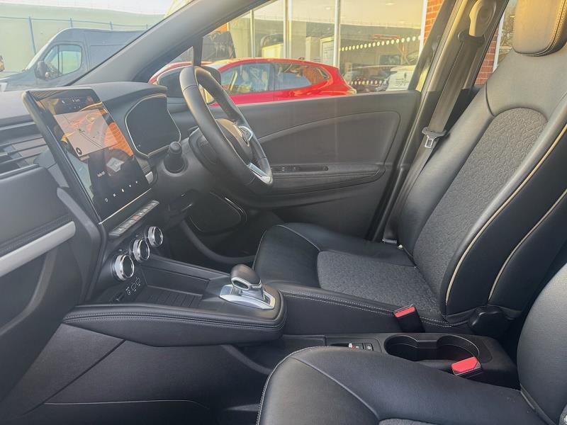 2022 72 Renault Zoe 100kw Iconic R135 50kwh Boost Charge 5dr Auto Electric Automatic In Diamond Black