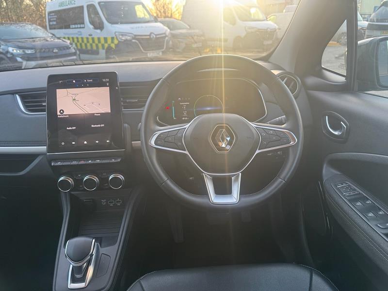 2022 72 Renault Zoe 100kw Iconic R135 50kwh Boost Charge 5dr Auto Electric Automatic In Diamond Black