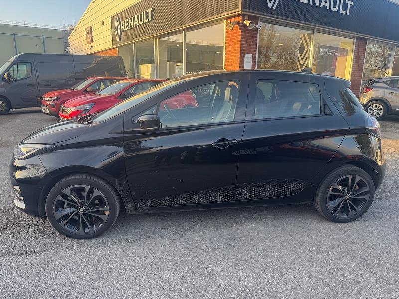 2022 72 Renault Zoe 100kw Iconic R135 50kwh Boost Charge 5dr Auto Electric Automatic In Diamond Black