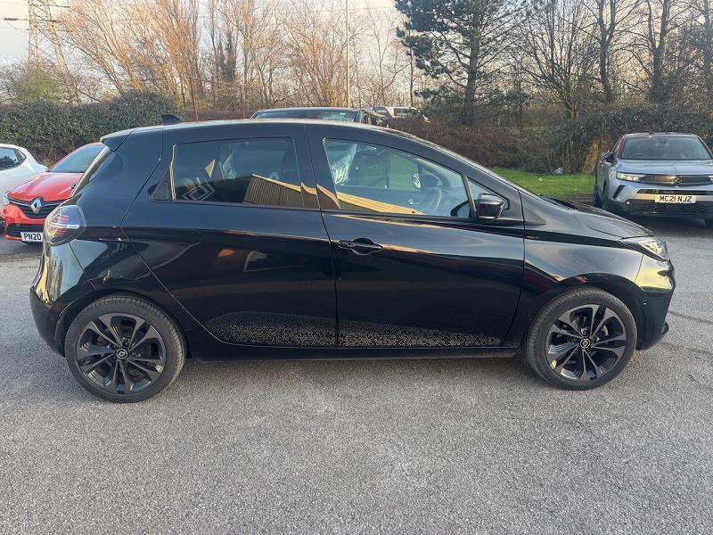 2022 72 Renault Zoe 100kw Iconic R135 50kwh Boost Charge 5dr Auto Electric Automatic In Diamond Black