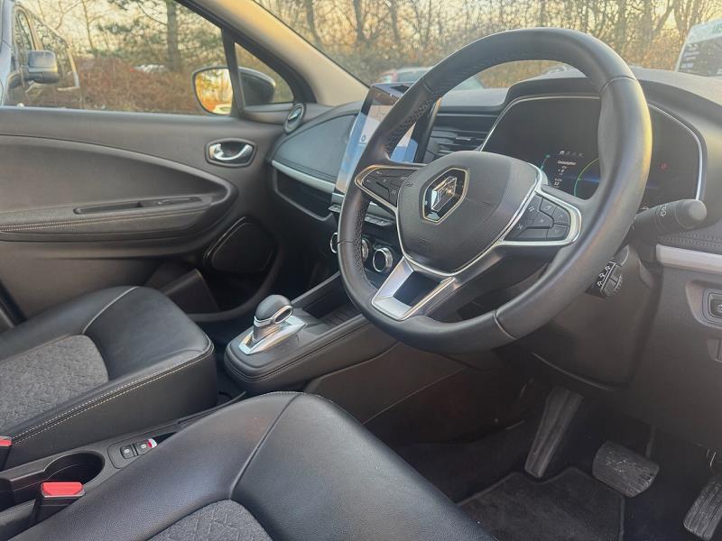2022 72 Renault Zoe 100kw Iconic R135 50kwh Boost Charge 5dr Auto Electric Automatic In Diamond Black