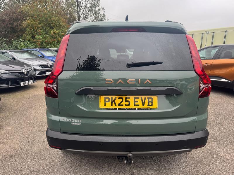 2025 25 Dacia Jogger 1.6 Hev Extreme 5dr Auto Hybrid Petrol Automatic In Dusty Khaki