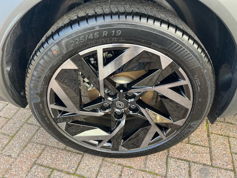 2025 25 Renault Symbioz 1.6 E-tech Fhev 145 Techno Esprit Alpine 5dr Auto Hybrid Petrol Automatic In Oyster Grey