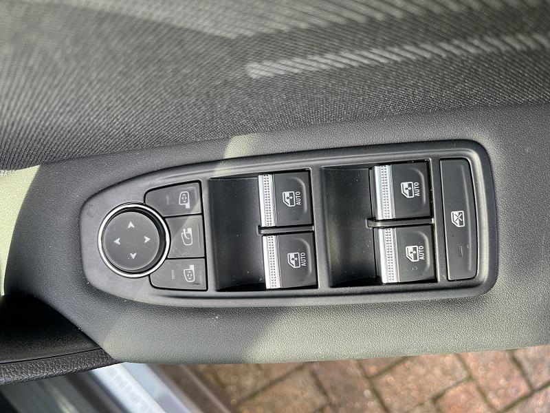 2025 25 Renault Symbioz 1.6 E-tech Fhev 145 Techno Esprit Alpine 5dr Auto Hybrid Petrol Automatic In Oyster Grey