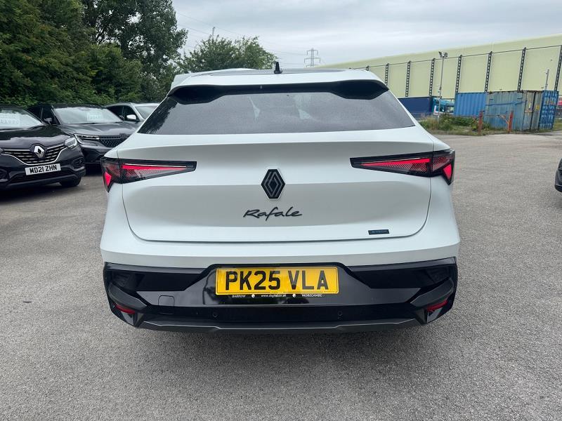 2025 25 Renault Rafale E-tech Phev Atelier Alpine Awd 5dr Auto Plug In Hybrid Petrol Automatic In Pearl White / Black Roof