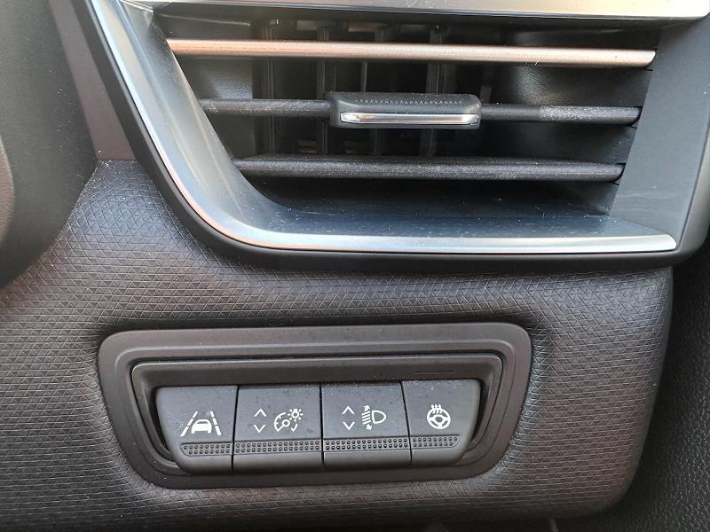 2021 71 Renault Clio 1.0 Tce 90 Lutecia Se 5dr Petrol Manual In Diamond Black