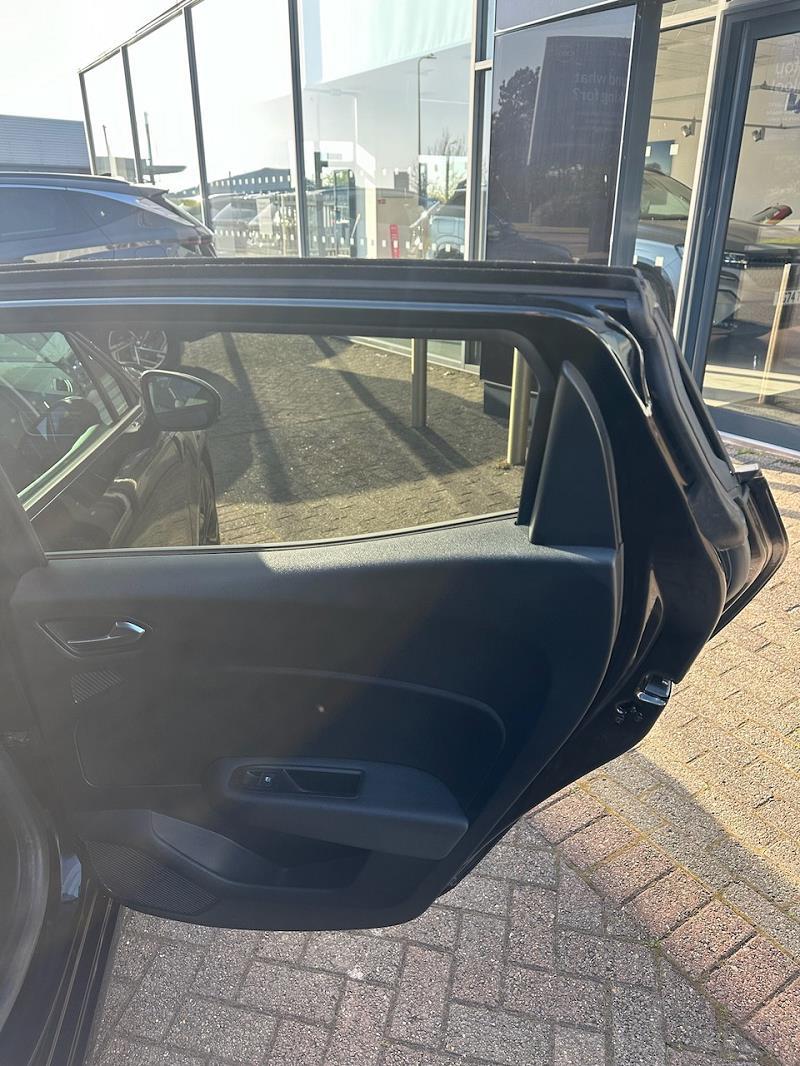 2021 71 Renault Clio 1.0 Tce 90 Lutecia Se 5dr Petrol Manual In Diamond Black
