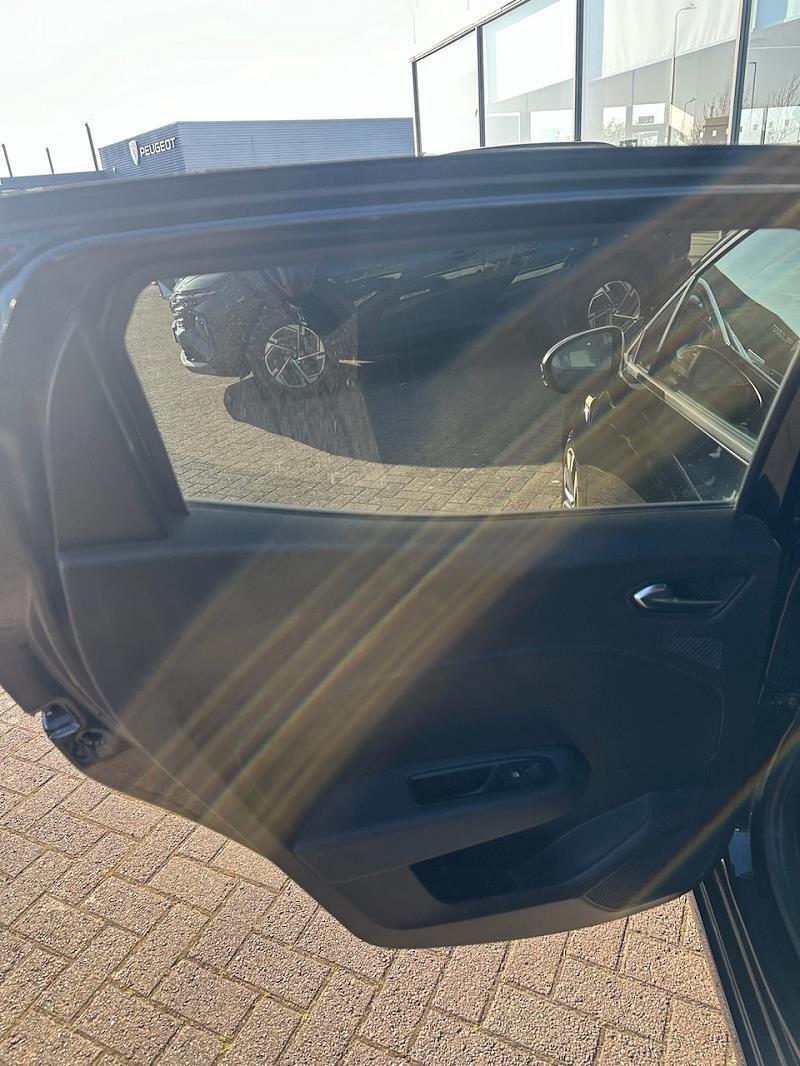2021 71 Renault Clio 1.0 Tce 90 Lutecia Se 5dr Petrol Manual In Diamond Black