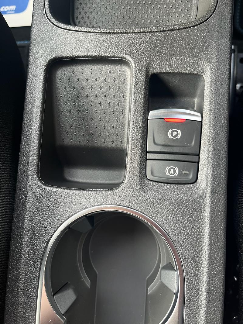 2025 75 Renault Captur 1.8 E-tech Full Hybrid 160 Esprit Alpine 5dr Auto Hybrid Petrol Automatic In Arctic White / Black Roof