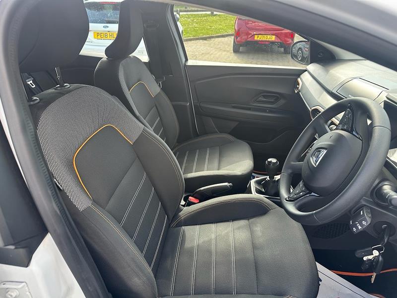 2022 22 Dacia Sandero Stepway 1.0 Tce Bi-fuel Essential 5dr Gas Bi Fuel Manual In White