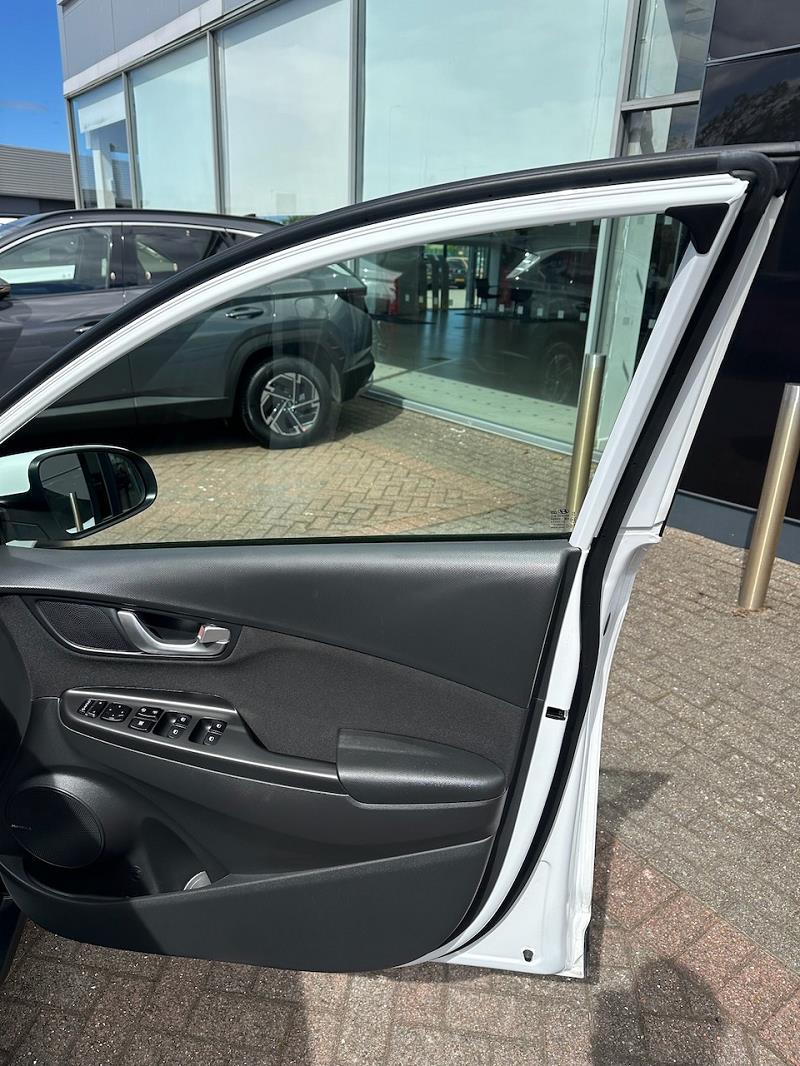 2023 23 Hyundai Kona 1.6 Gdi Hybrid Premium 5dr Dct Hybrid Electric Automatic In White