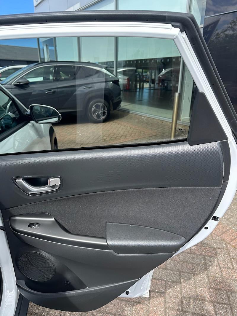 2023 23 Hyundai Kona 1.6 Gdi Hybrid Premium 5dr Dct Hybrid Electric Automatic In White