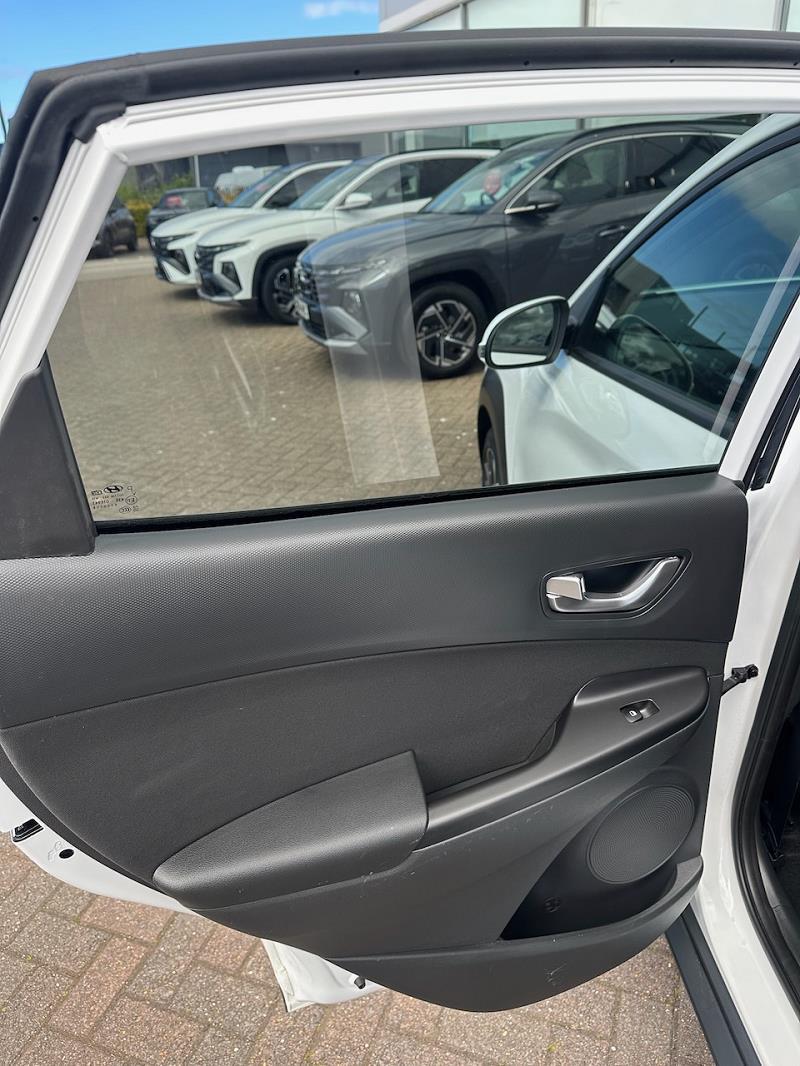 2023 23 Hyundai Kona 1.6 Gdi Hybrid Premium 5dr Dct Hybrid Electric Automatic In White