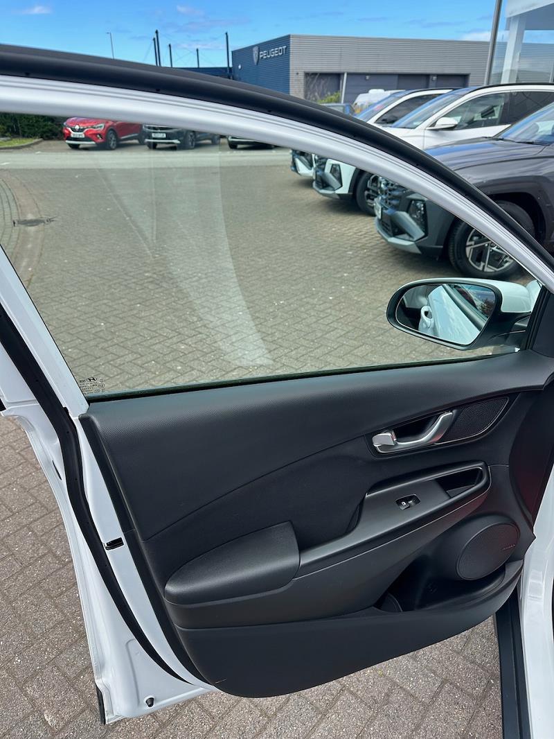 2023 23 Hyundai Kona 1.6 Gdi Hybrid Premium 5dr Dct Hybrid Electric Automatic In White