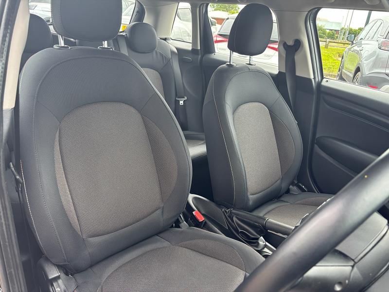 2023 23 Renault Captur 1.6 E-tech Full Hybrid 145 Engineered 5dr Auto Hybrid Electric Automatic In Arctic White With Black Roof